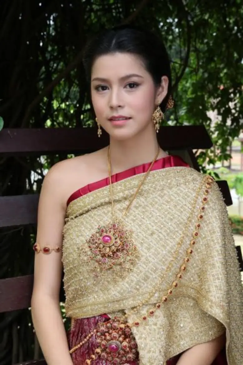 ยิหวา-ปรียากานต์ สลัดคราบหญิงสาวยุคปัจจุบัน สู่บทสาวชาววังครั้งแรก ในละครพีเรียด “เรือนร้อยเล่ห์”