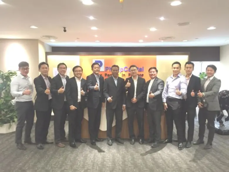 Mr.Chiv Chan Sophal (กลาง) ผู้อำนวยการ กา...