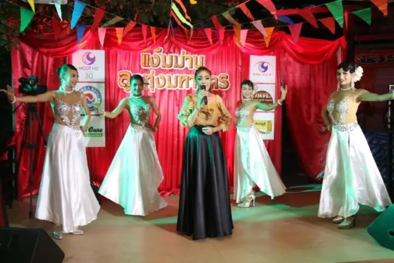 แถลงข่าวเปิดตัวรายการ “เปิดม่านลูกทุ่งมหานคร” ศิลปินลูกทุ่งตบเท้าเข้าร่วมแสดงความยินดีอย่างคับคั่ง