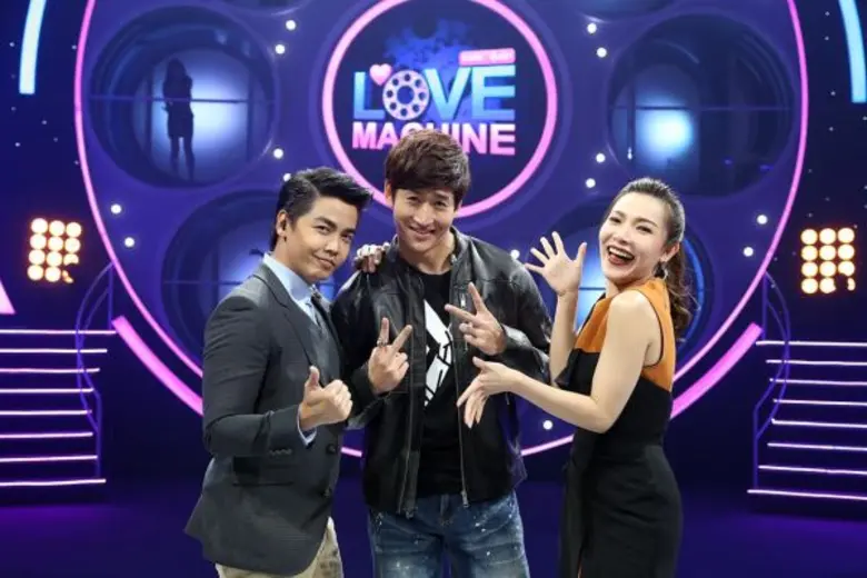 ทีวีไกด์: รายการ "The Love Machine วงล้อ…ลุ้นรัก" “ไนกี้ นิธิดล” หอบความโสด เสน่ห์ออร่าฟุ้งกระจายไกลหมื่นลี้ หมุนวงล้อ “หาสาวยิ้มสวยแบบธรรมชาติ” ใน “วงล้อ...ลุ้นรักฯ”