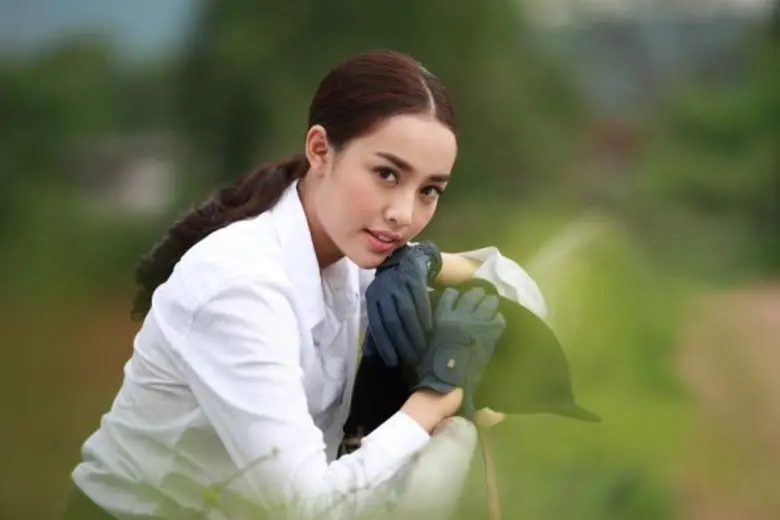 น้ำตาล - พิจักขณา ไม่กดดันเป็นเจ้าแม่ละครรีเมค กับพีเรียดเรื่องล่าสุด “ตะวันยอแสง” ที่กำลังจะลาจอ ในวันพุธ ที่ 26 เมษายน นี้