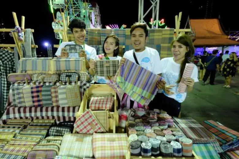 เอเชียทีค ร่วมสืบสานประเพณีปีใหม่ไทย มหาสงกรานต์ 2560 จัดงาน 'Water Festival 2017’ เทศกาลวิถีน้ำ...วิถีไทย