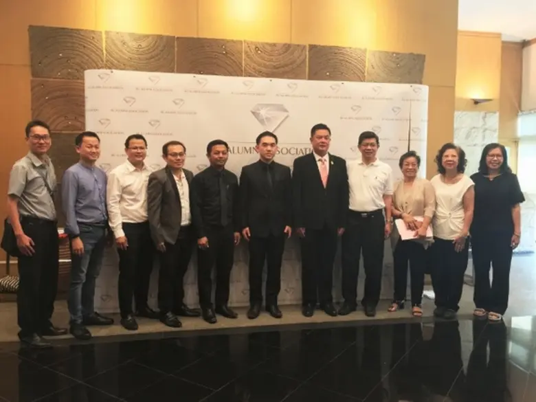 ดร.ดลพิวัฒน์ ปรีดาวิภาต นายกสมาคมศิษย์เก่...