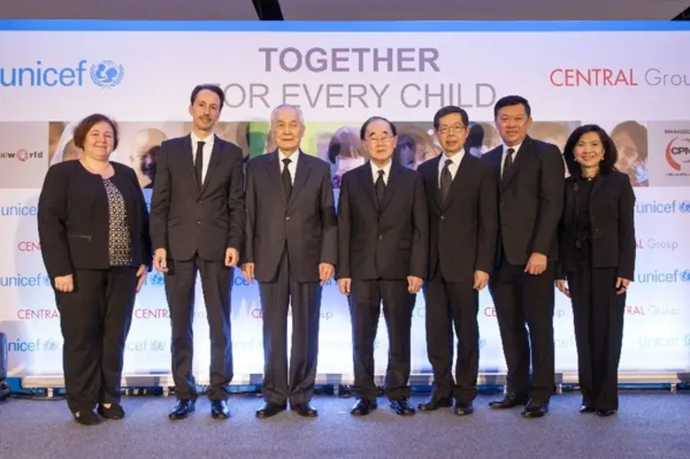 มร.โธมัส ดาวิน ผู้แทนองค์การยูนิเซฟ และ พ...