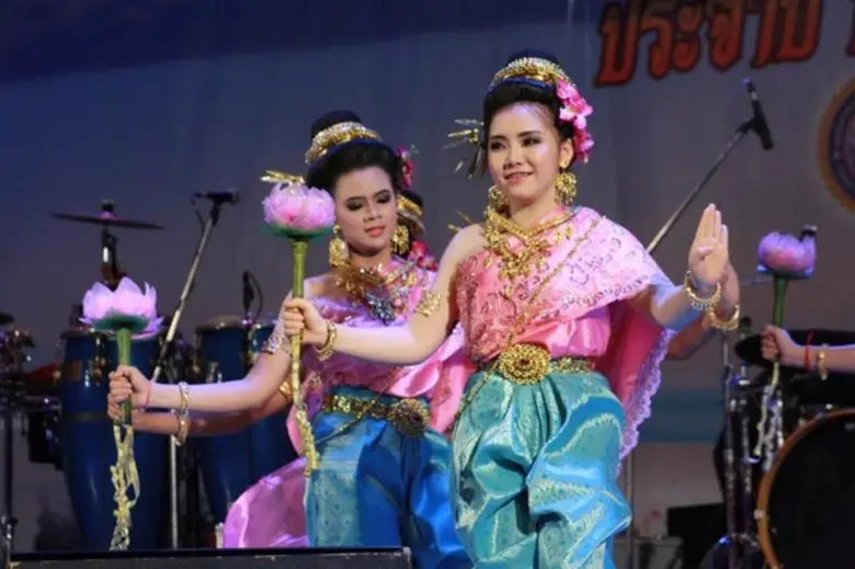 มหาวิทยาลัยศรีปทุม วิทยาเขตชลบุรี นำโดย ร...