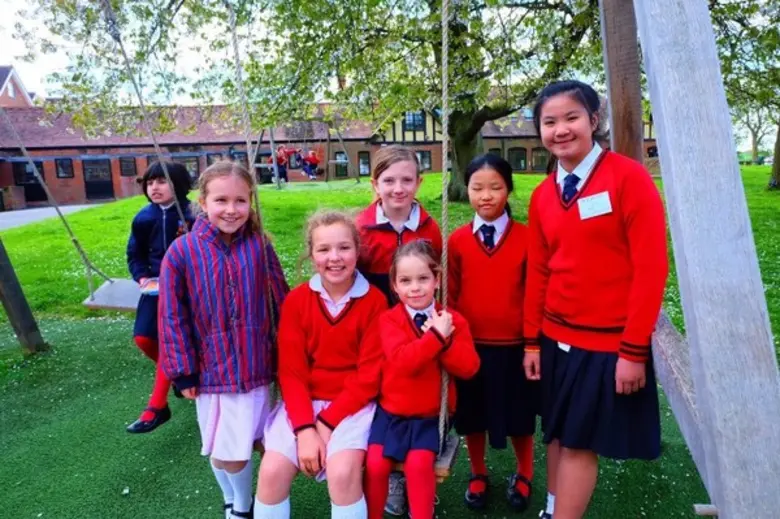 โรงเรียนนานาชาติเดอะรีเจ้นท์กรุงเทพจัด Summer Courses เมษายน 2560 พานักเรียนไทยเปิดกว้างเรียนภาษาอังกฤษ ณ โรงเรียนประจำชื่อดัง Barnardiston Hall, UK