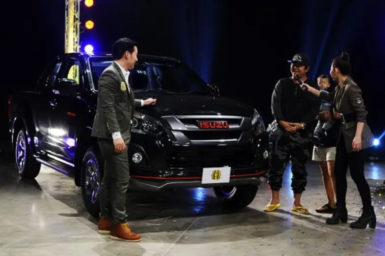 ทีวีไกด์: รายการ “STEP RIGHT UP ใครเก่ง...ใครได้” “3 พ่อแม่ลูก” จากทางบ้านควบความเฮง เล่นสตาร์ทมาสไตรค์ คว้า “อีซูซุคันที่ 17” ไปครอง!!!