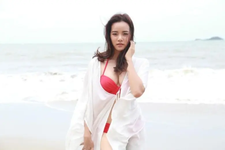 เป็นการเปิดเรื่องที่พูดได้คำเดียวว่าหนุ่ม...