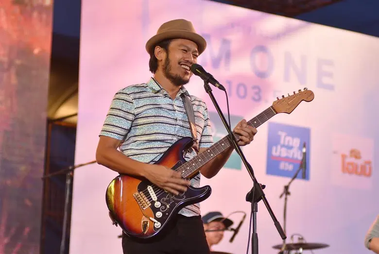 รวมพล 'ชาวเอฟเอ็ม วัน’ พันกว่าชีวิต!!!! ใน 'FM ONE HAPPY BOX THANK GOD IT'S ONE DAY’ พิชิตรางวัลใหญ่ 'รถยนต์’ มูลค่ากว่า 1.2 ล้านบาท