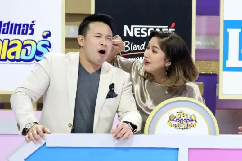 ทีวีไกด์: รายการ “ศึกน้ำผึ้งพระจันทร์” “มิค-บรมวุฒิ” พ่อบ้านใจกล้าขอผงาด แฉภรรยาสุดรัก “เบนซ์-พรชิตา” ขี้งก!!!