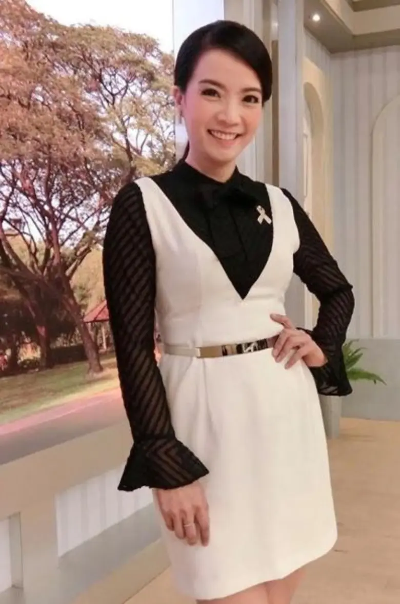 นั่งจ้อข่าวทุกเช้าในรายการ "คุยข่าวเช้าช่...