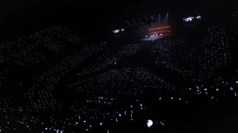 เวทีลุกเป็นไฟ BTS ปล่อยความมันส์สุดพลัง '2017 BTS LIVE TRILOGY EPISODE III THE WINGS TOUR in BANGKOK’