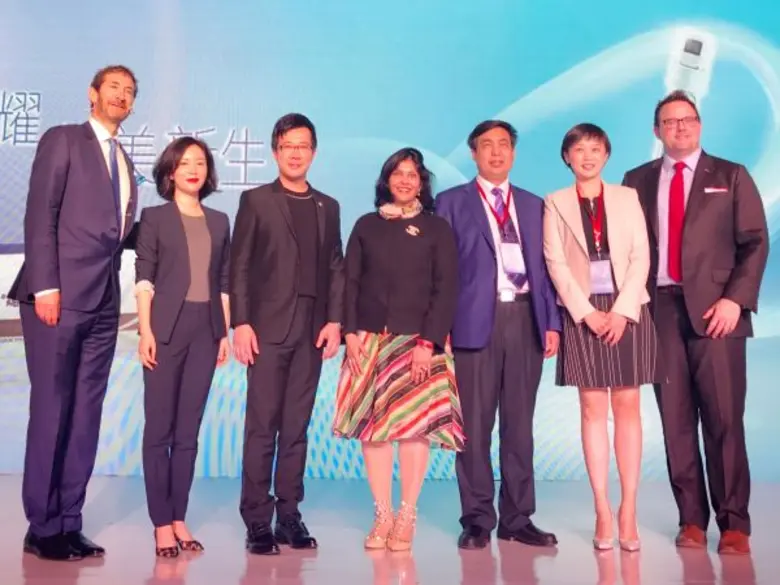 นพ.พุฒิพงศ์ ภูมิสุวรรณ (ที่ 3 จากซ้าย) ผู...