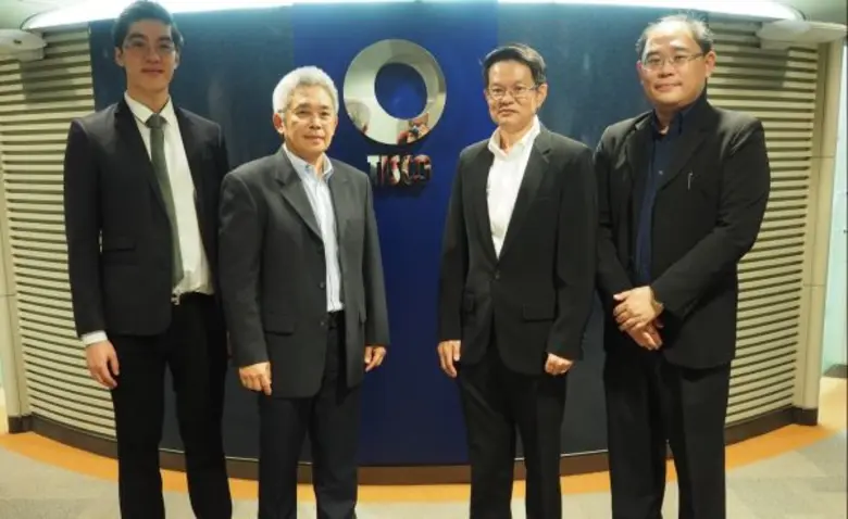 นายภัคพล เลี่ยวไพรัตน์ (ซ้ายสุด) รองกรรมก...