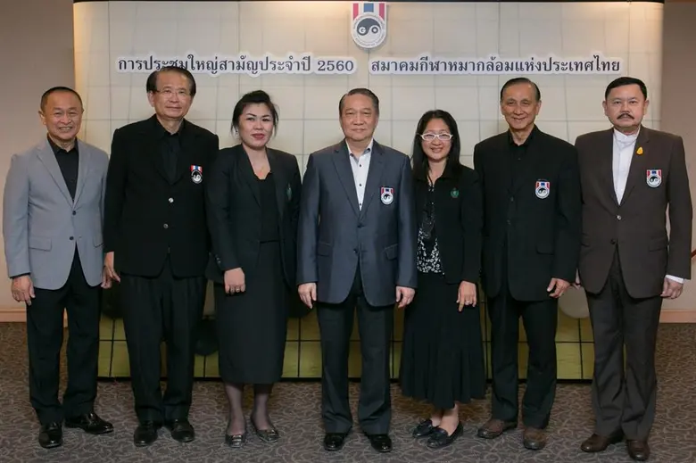 นายก่อศักดิ์ ไชยรัศมีศักดิ์ (กลาง) นายกสม...