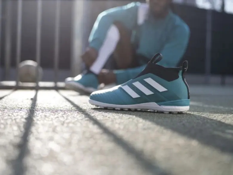 อาดิดาสฟุตบอล เปิดตัวรองเท้าลิมิเต็ด อิดิ...