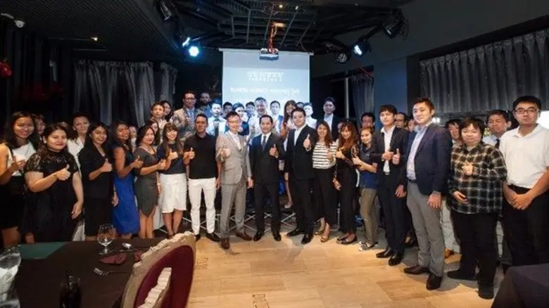 มร.โทโมยาสุ ยามาเบะ และ นายวิชัย จุฬาโอฬา...