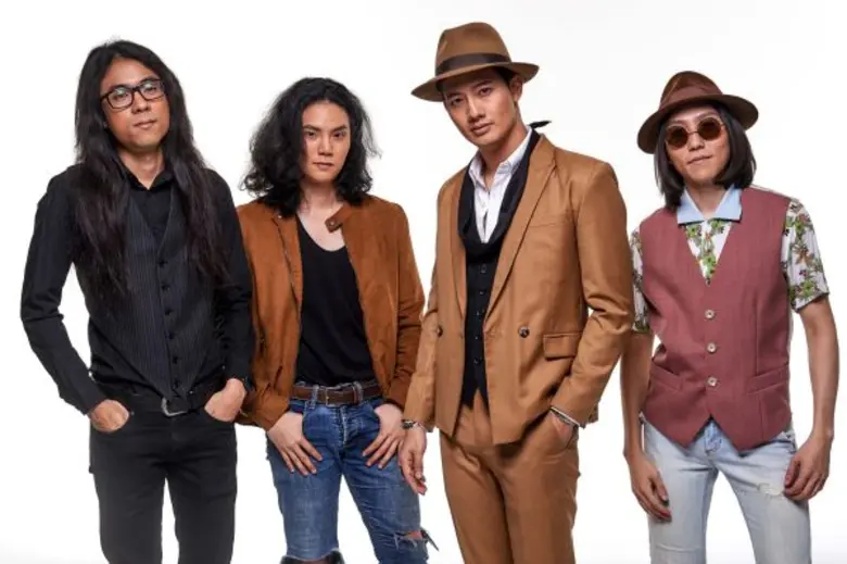 “เป้ อารักษ์” ดึง “น้าค่อม ชวนชื่น” ร่วมพลิกบทบาทเซอร์ไพรส์แฟนๆ ใน MV “รอ”