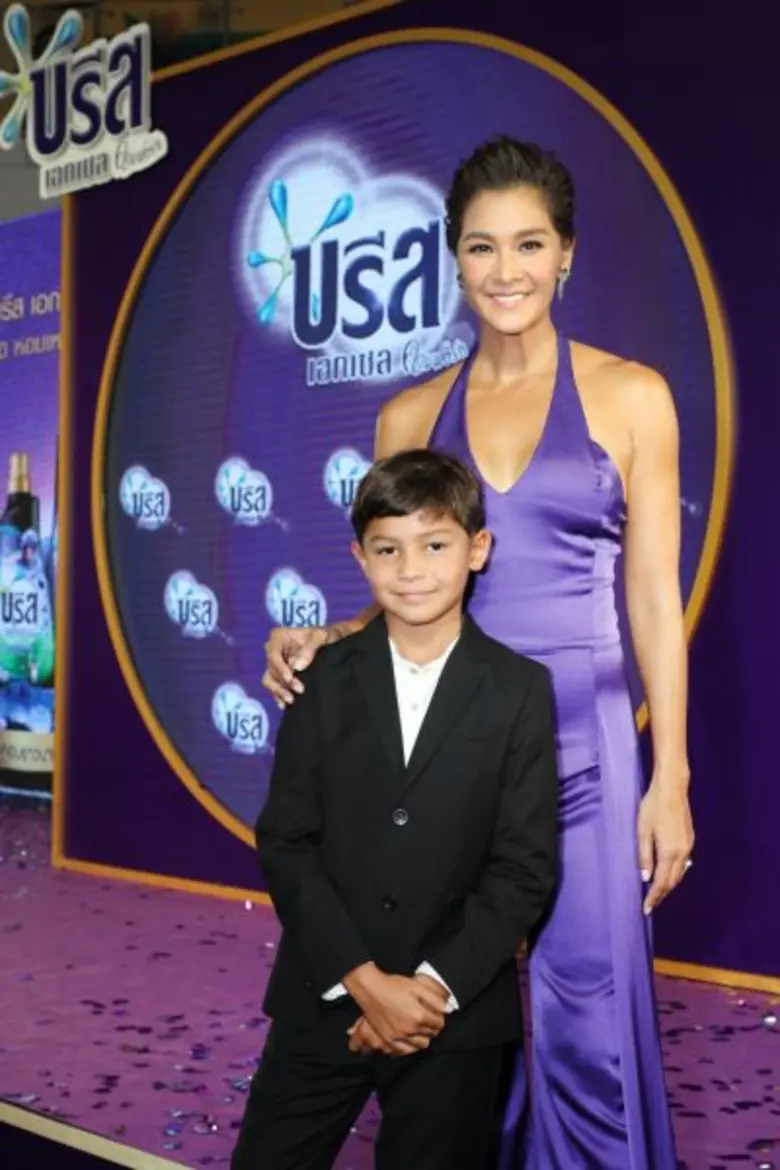 ลูกเกด-เมทินี ชวนลูกชาย เผย & สัมผัสประสบการณ์ความหอมเหนือระดับ กับ บรีส เอกเซล คอมฟอร์ท ใหม่