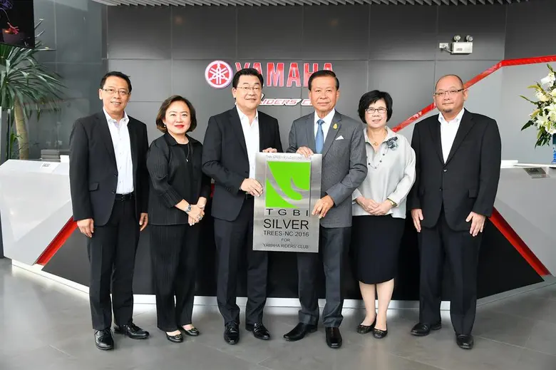 นายประพันธ์ พลธนะวสิทธิ์ (คนที่ 3 จากซ้าย...