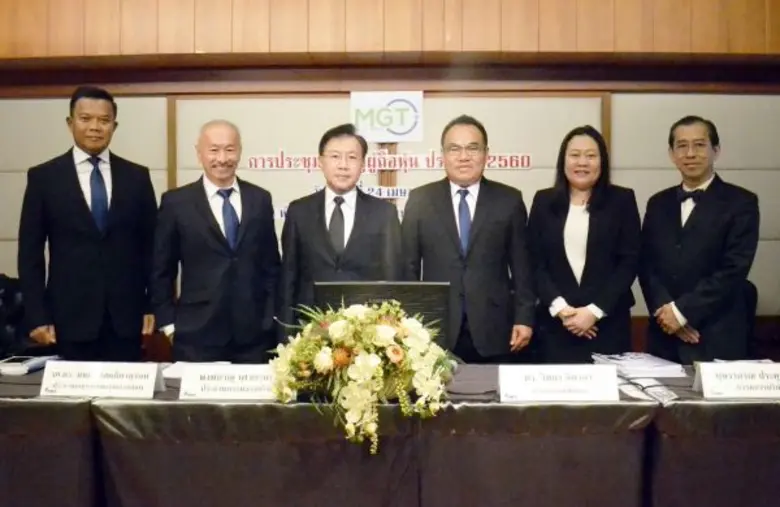 ดร.วิทยา อินาลา (ที่3จากขวา) ประธานเจ้าหน...