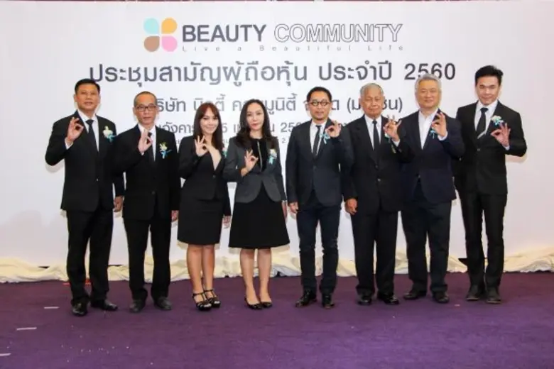 พลโทเผด็จ จารุจินดา (ที่ 3จากขวา)ประธานกร...