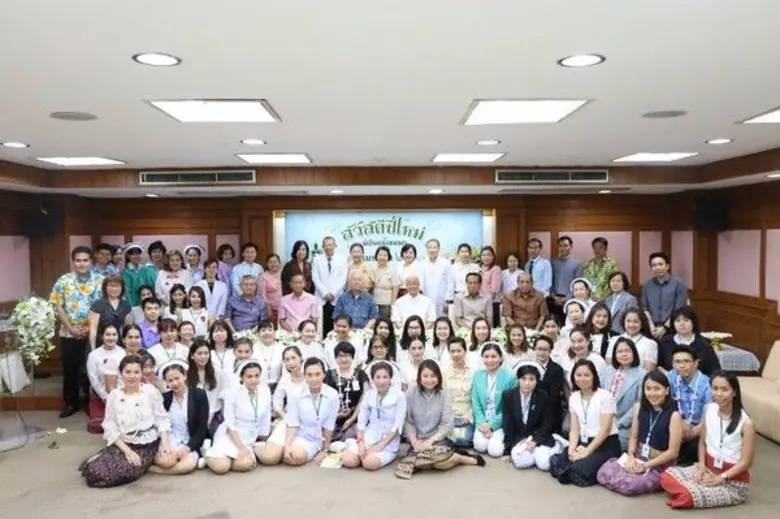 โรงพยาบาลไทยนครินทร์จัดพิธีรดน้ำดำหัวขอพร...