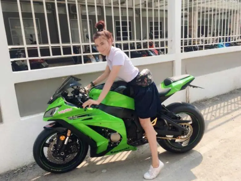 นักแข่งรถมอเตอร์ไซต์ หน้าสวย มทร.ธัญบุรี