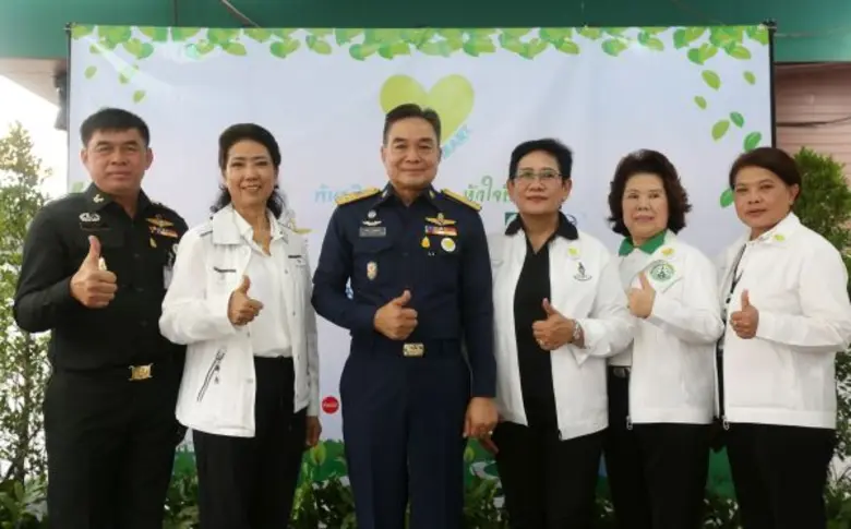 นางสาวณฤมล ธรรมวัฒนะ (ที่ 2 จากซ้าย) ประธ...