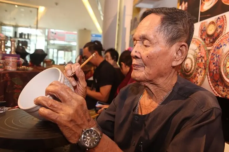 ชูแนวคิด "เล่าขานตำนานหัตถศิลป์ สู่วิถีชี...
