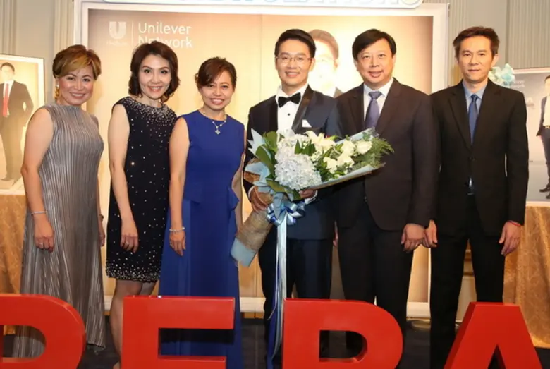 สุชาดา ธีรวชิรกุล (ที่ 3 จากซ้าย) ประธานบ...