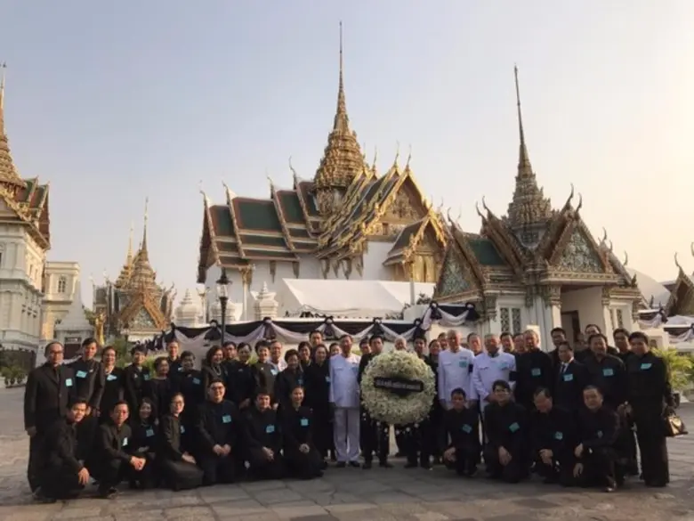 ทีมกรุ๊ป ร่วมเป็นเจ้าภาพและวางพวงมาลาถวาย...