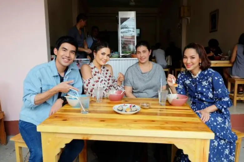 ทีวีไกด์: รายการ “เปรี้ยวปาก เช็คอิน”  “น้ำตาล ชลิตา” พาย้อนวัยเด็กทำหน้าที่มัคคุเทศก์ นำ “เต๋อ-จอย” เที่ยวบางพลีเช็คอินที่ร้านก๋วยเตี๋ยวแม่นางงาม