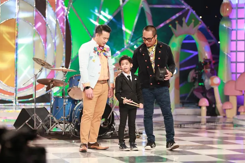 “เปิ้ล-มิค”  ลุ้นระทึก “คิดส์ซ่าส์” รอบ “น็อคเอาท์” ส่งใจเชียร์ “น้องออมสิน-น้องนาดา-น้องบอส” ก้าวสู่ “ซุปตาร์ฟันน้ำนม”