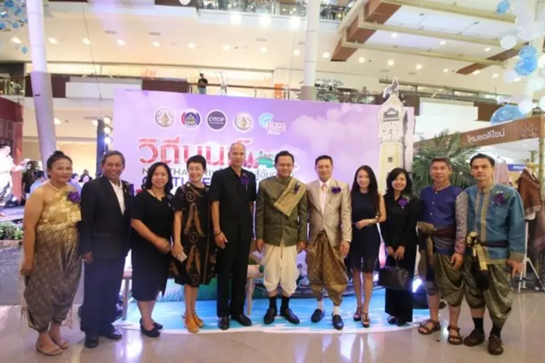 จังหวัดนนทบุรี ยกขบวนสินค้าOTOP มาภูเก็ต บุกตลาดพื้นที่นักท่องเที่ยวในงาน “วิถีนนท์ : เจ้าพระยาสู่อันดามัน ๒๕๖๐”