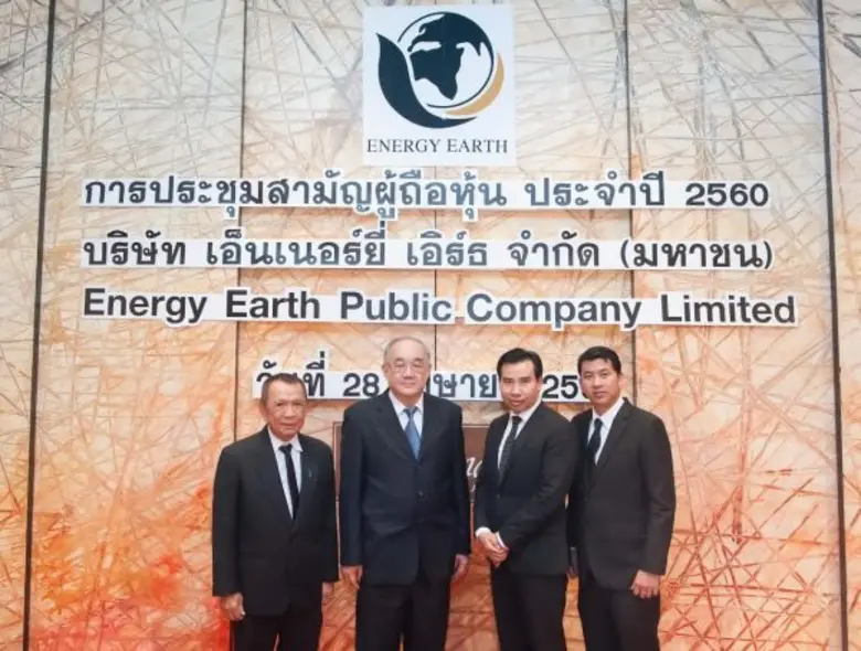 คุณพิสุทธิ์ พิหเคนทร์ ประธานกรรมการ และคุ...