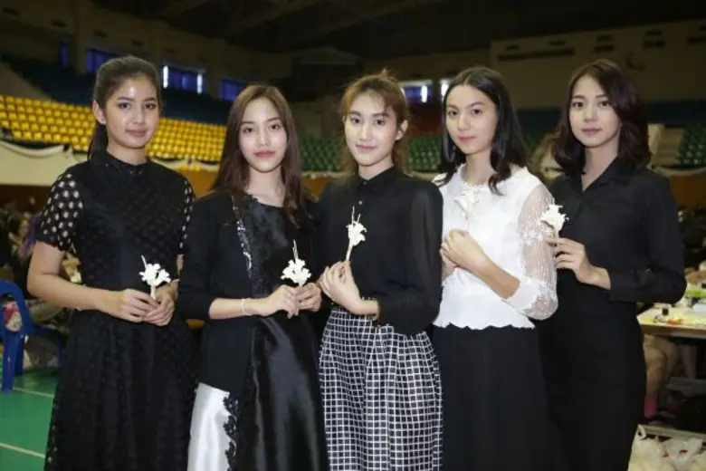 ตัวแทนสาววัยทีนจากเวทีการประกวด "มิสทีน ไ...