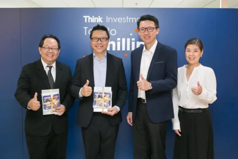 คุณปรัชญา กุลวณิชพิสิฐ (ที่ 2 จากขวา) ประ...