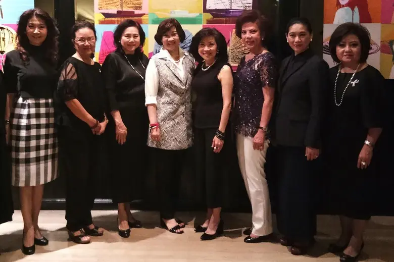 ลาลีวรรณ กาญจนจารี (คนที่ 3 จากซ้าย) ประธ...