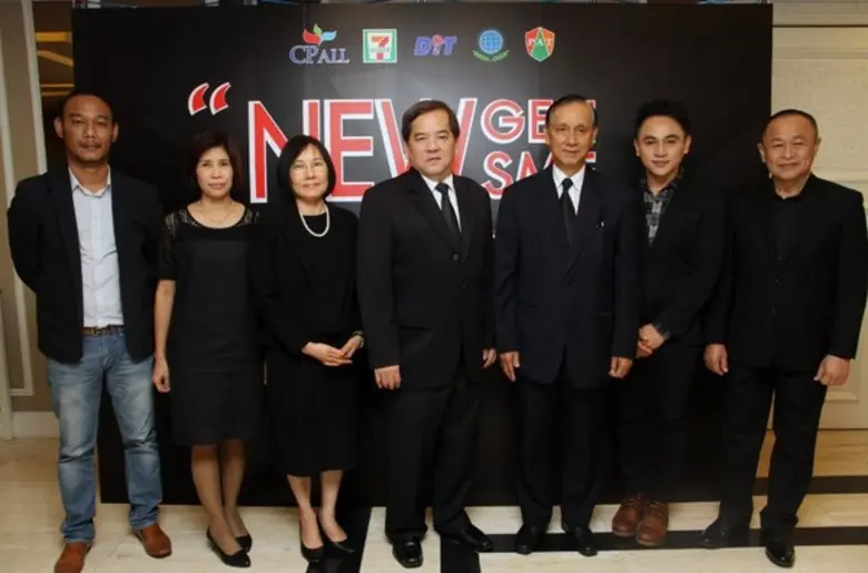 นายสุวิทย์ กิ่งแก้ว (ที่5 จากซ้าย) นายกสม...