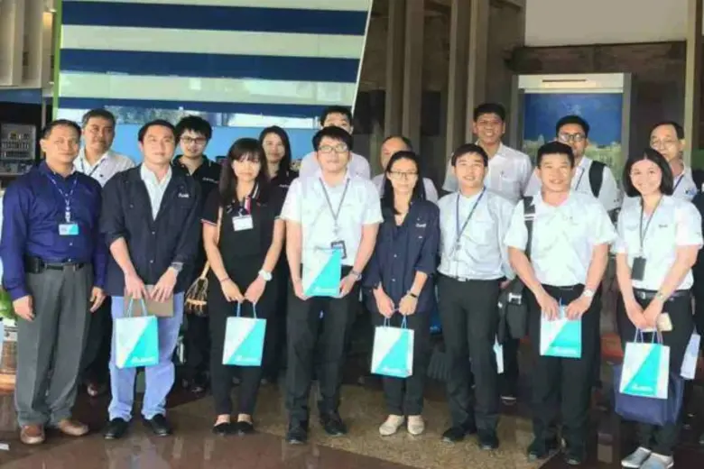 บริษัท ปตท. จำกัด (มหาชน) นำโดย ร.ท.เจนวิ...