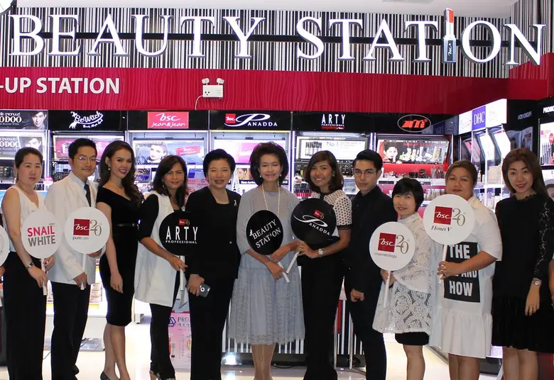 คุณทิพาภรณ์ โชควัฒนา รองประธานกรรมการ บริ...