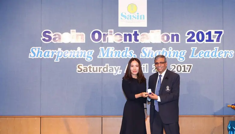 "มิ้นท์" อรรถวดี จิรมณีกุล รับมอบเข็มพระเ...