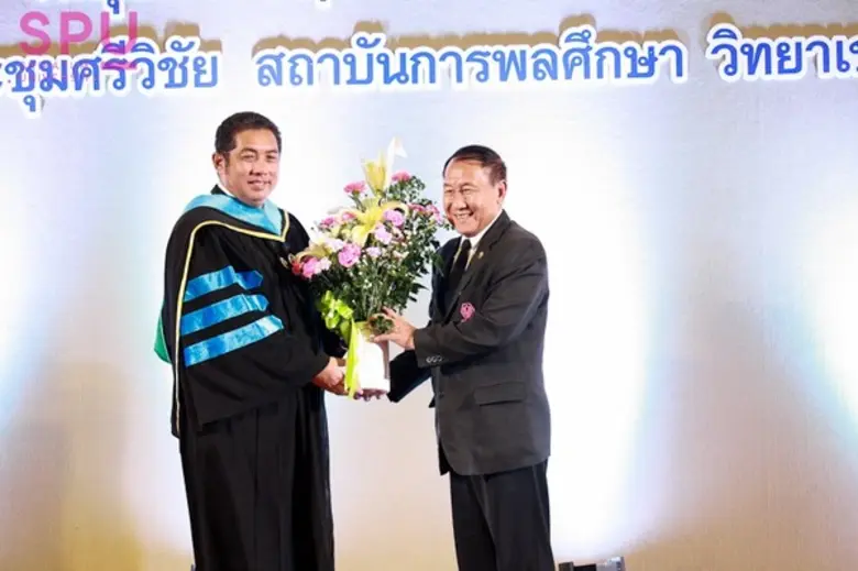 คณะผู้บริหาร มหาวิทยาลัยศรีปทุม วิทยาเขตช...