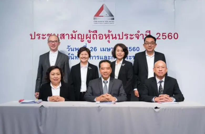 คุณโรจน์ บุรุษรัตนพันธุ์ (กลาง) กรรมการอิ...