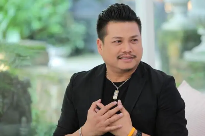 ถ้าพูดถึงนักร้องรุ่นใหญ่ที่มีเสียงร้องที่...