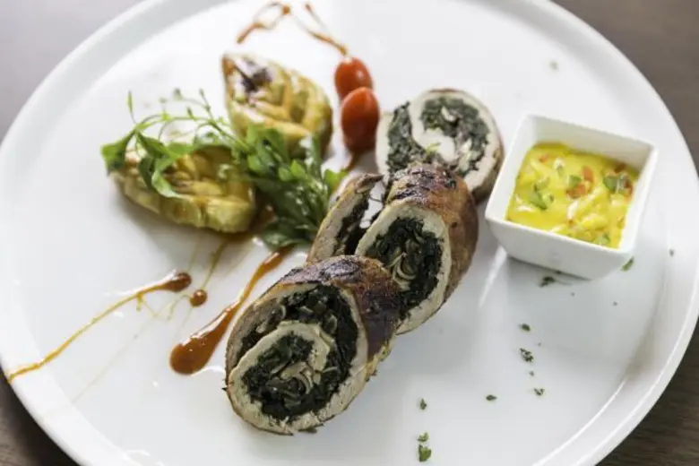 ห้องอาหารแคลิฟอร์เนีย สเต็ก โรงแรมแคนทารี...