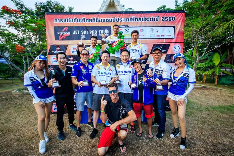 นายวุฒิ เบื้องสูง (คนที่ 2 จากซ้าย) ผู้จั...