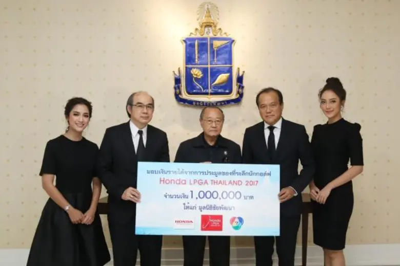 นายพิทักษ์ พฤทธิสาริกร (ที่ 2 จากขวา) ประ...