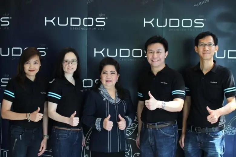 จากซ้ายไปขวา - คุณอชิรญา รัชตะวรรณ ผู้อำน...